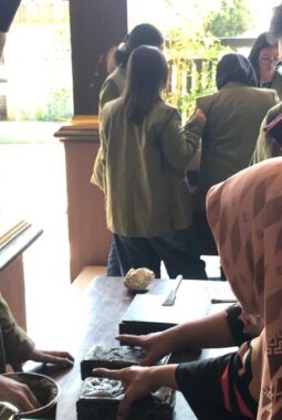 Sosialisasi Penutupan Bina Desa MBKM UPN “Veteran” Jawa Timur: Eco Paving Block Berbasis Limbah Plastik Hadir sebagai Wujud Nyata SDG 11 dan SDG 12 di Desa Segorotambak