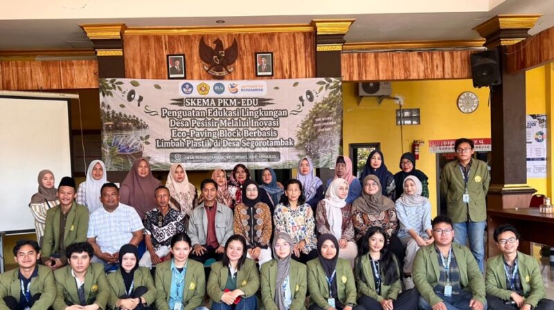 Mahasiswa UPN Veteran Jatim Perkuat Edukasi Lingkungan di Segorotambak, Limbah Plastik Disulap Jadi Eco Paving Block untuk Dukung SDGs