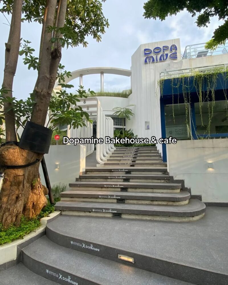 Dopamine Bakehouse & Cafe: Destinasi Kuliner dan Tempat Nongkrong Estetik di Surabaya