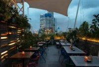 Awan Lounge Jakarta, Rooftop Bar dengan Panorama Kota dan Asian Tapas yang Berkesan