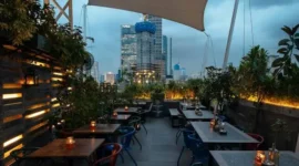 Awan Lounge Jakarta, Rooftop Bar dengan Panorama Kota dan Asian Tapas yang Berkesan