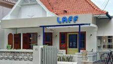 Kenali Laff Coffee Malang, coffee shop bergaya heritage dengan suasana nyaman, menu kopi spesial, pastry, dan tempat ideal untuk bekerja.