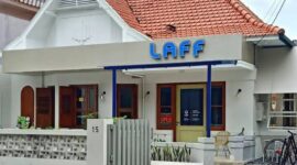 Kenali Laff Coffee Malang, coffee shop bergaya heritage dengan suasana nyaman, menu kopi spesial, pastry, dan tempat ideal untuk bekerja.