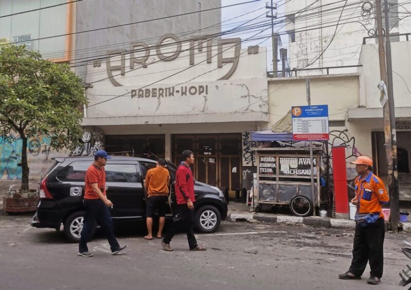 Kopi Aroma Bandung: Legenda Kopi Indonesia Sejak 1930 dengan Proses Tradisional yang Tetap Terjaga