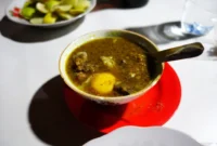 Pallubasa Serigala: Kuliner Legendaris Makassar Sejak 1986 dengan Kuah Kelapa Sangrai Khas