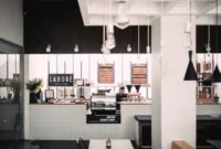 Suasana nyaman Labore Coffee Eatery Malang dengan desain modern untuk nongkrong dan bekerja.
