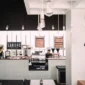 Suasana nyaman Labore Coffee Eatery Malang dengan desain modern untuk nongkrong dan bekerja.
