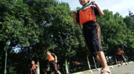 Bagaimana Cara yang Praktis untuk Melestarikan Tradisi Egrang Batok di Sekolah
