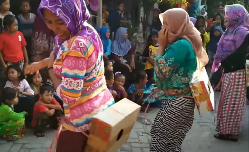  Lomba 17 Agustus Lucu untuk Ibu-ibu