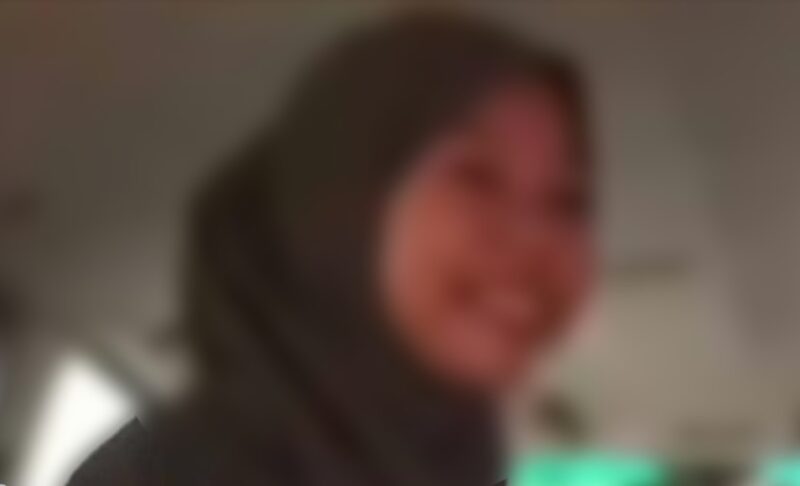 Berjilbab Mesum di Dalam Mobil