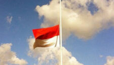 Kenapa Hari Ini Bendera Setengah Tiang di Berbagai Instansi
