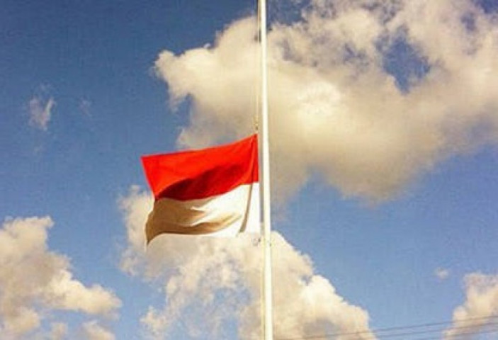 Kenapa Hari Ini Bendera Setengah Tiang di Berbagai Instansi