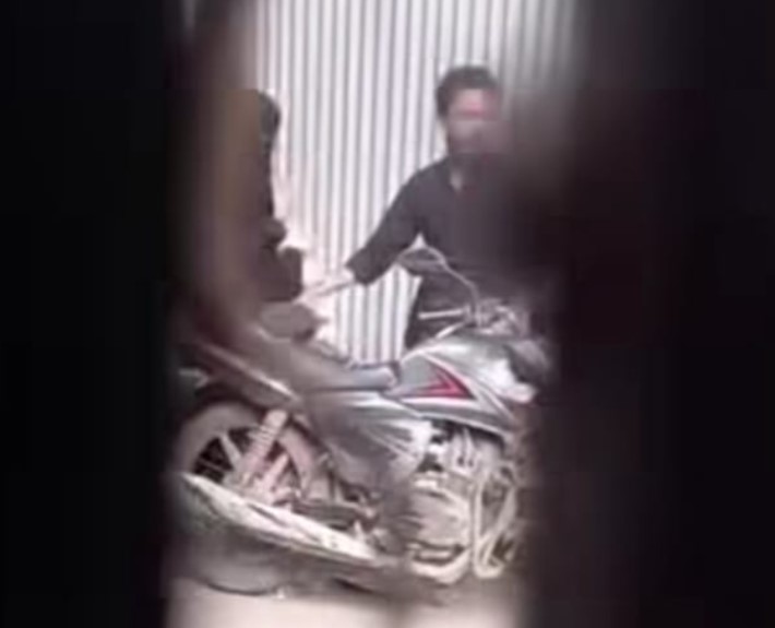 Video Berdurasi 1 Menit Wanita Bercadar Mesum di Tempat Umum