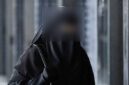 Wanita Bercadar Mesum di Tempat Umum Bersama Pria