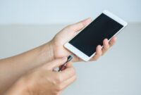 Cara Memperbaiki Charger HP yang Tidak Masuk