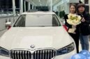 mengapa bos restoran china menghadiahi karyawannya mobil BMW
