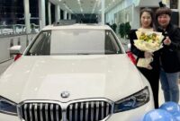 mengapa bos restoran china menghadiahi karyawannya mobil BMW