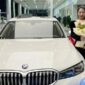 mengapa bos restoran china menghadiahi karyawannya mobil BMW